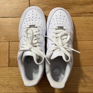 Nike Women's Air Force 1 (AF1) '07 Shoes. Size 6.5 (EU 37.5)